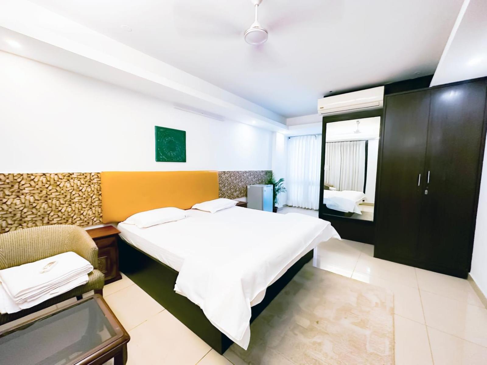 Hotel Blueberry Yeni Delhi Dış mekan fotoğraf