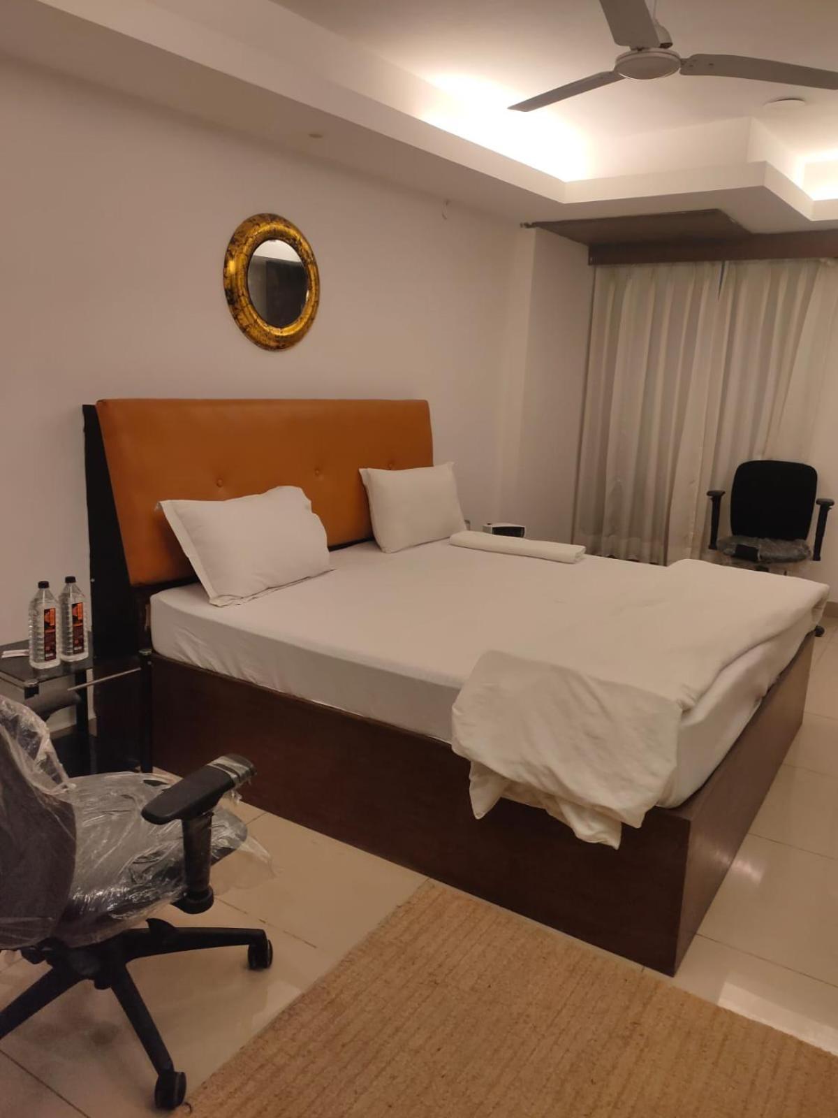 Hotel Blueberry Yeni Delhi Dış mekan fotoğraf