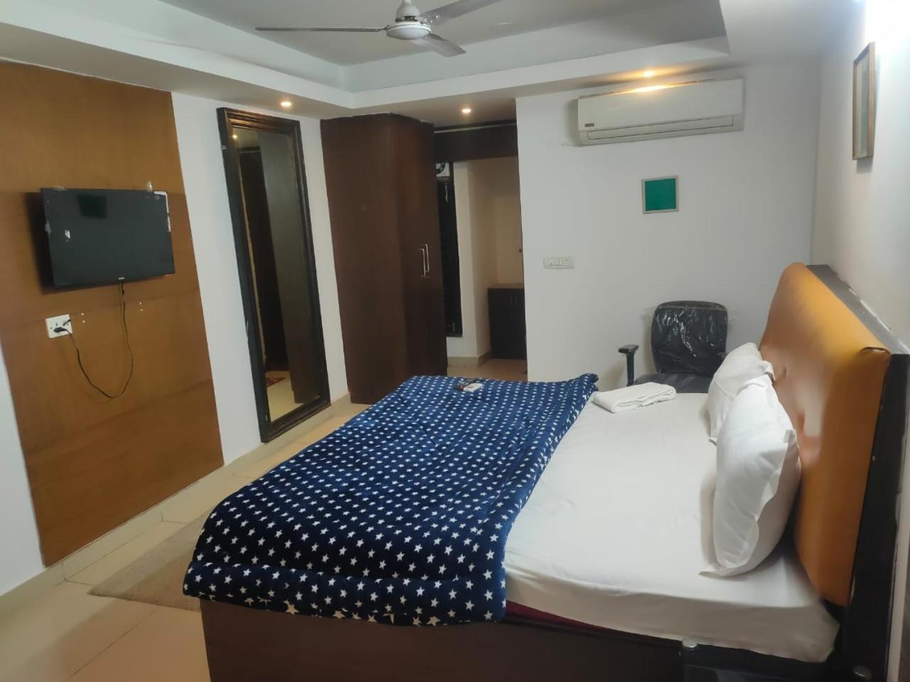 Hotel Blueberry Yeni Delhi Dış mekan fotoğraf