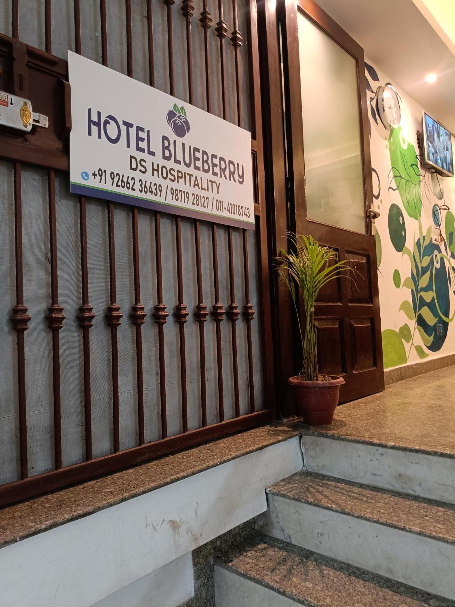 Hotel Blueberry Yeni Delhi Dış mekan fotoğraf
